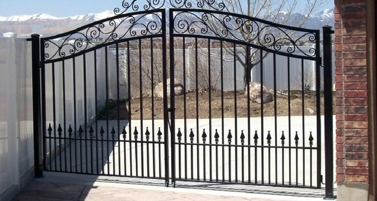 Electric Driveway Gate Installation in Los Angeles